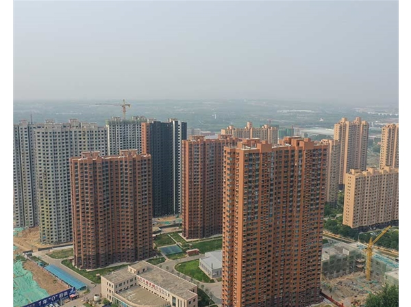 太原市天朗美域住宅小區(qū)京普太陽能陽臺壁掛太陽能熱水項目